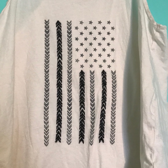Tank top with American flag on it - Picture 3 of 3